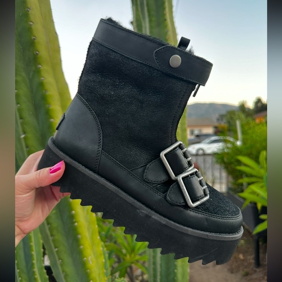 UGG CLASSIC MOTO PUNK MINI BLACK BOMBER SUEDE PLATFORM ANKLE BOOTS SIZE 6 WOMEN - Picture 2 of 6